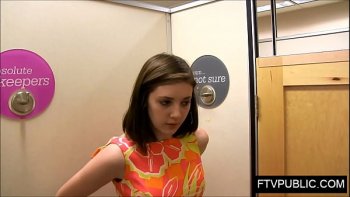 Девушки трепетно меняли позиции