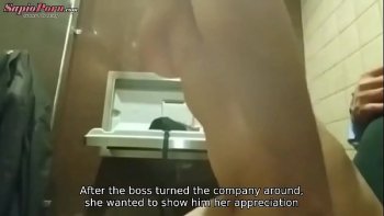 Мужик страстно ебет сотрудницу по работе