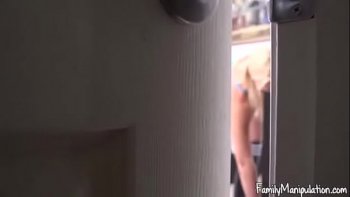 Порно брат насилвет сестру