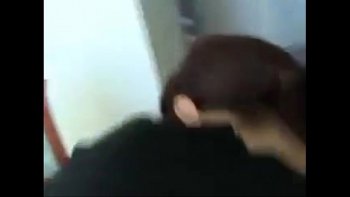 Мамка давно хотела попробовать на вкус черный член и пошла в специальный туалет