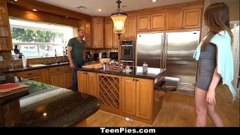 Видео порно худенькие русское частное отымел брюнетку с формами на улице и кончил в ее задницу