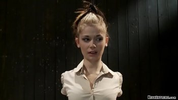 Вся украшенная жемчугом