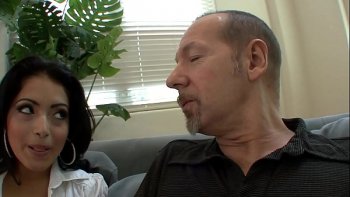 Чтобы кавалер смог оценить прелесть юных тугих дырочек