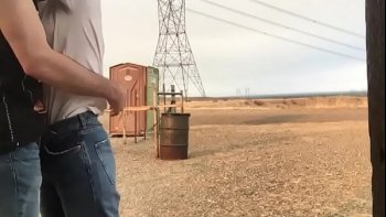 Мужики стали ебать баб прямо на сцене