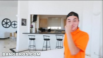 Уломал любимую на секс и вдул сзади в попку смотреть онлайн