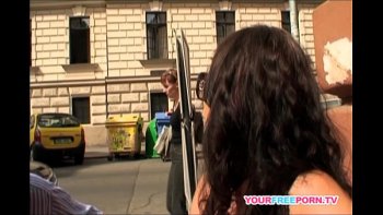 Он закинул куколку на диван