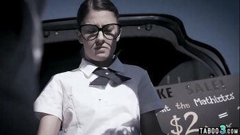 Над девушкой жестоко издеваются порно видео