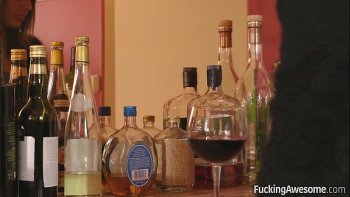 Большой черный хуй в горле Дженис Гриффит во время жесткого минета