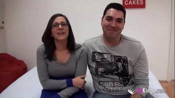 Он трахает её на камеру