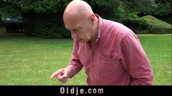 Дочку трахают раком